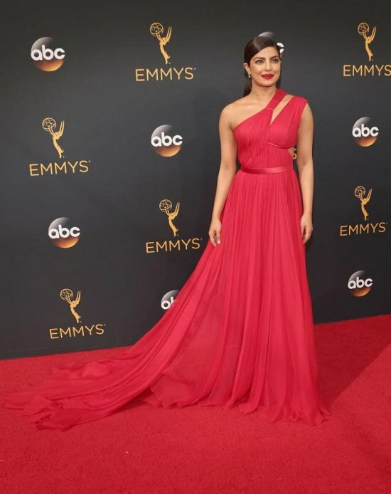 Pics: Priyanka Chopra looked enigmatic at Emmys 2016 and sizzled onstage with Tom Hiddleston Priyanka Chopra sizzled in a red, one-shoulder Jason Wu gown and instantly hailed as one of the best dressed at Emmys 2016
